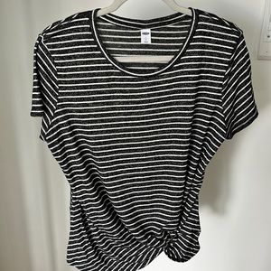 Loose Old Navy T-Shirt with knot detail